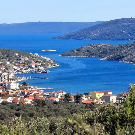 شقة With A Parking Space Vinisce, Trogir - 2987 Vinišće