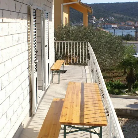 شقة With A Parking Space Vinisce, Trogir - 2987 Vinišće