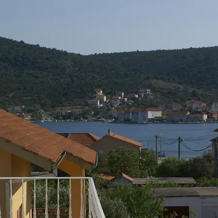 With A Parking Space Vinisce, Trogir - 2987 شقة *