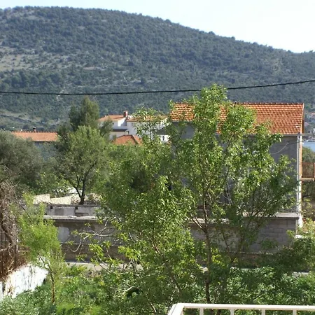 شقة With A Parking Space Vinisce, Trogir - 2987