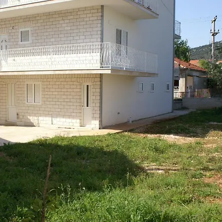 דירה With A Parking Space Vinisce, Trogir - 2987