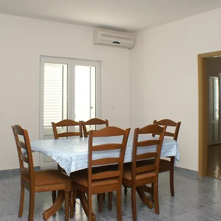 With A Parking Space Vinisce, Trogir - 2987 דירה